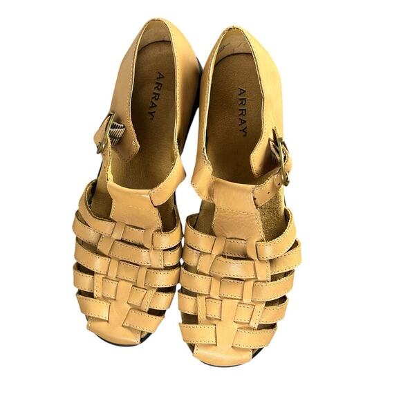 Array Aruba gladiator shoes. Leather uppers beige Closed toe size 7 - Picture 2 of 9